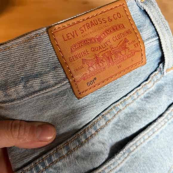 Shortened Levi’s 501 slouch denim shorts light blue - 27 - Picture 5 of 8